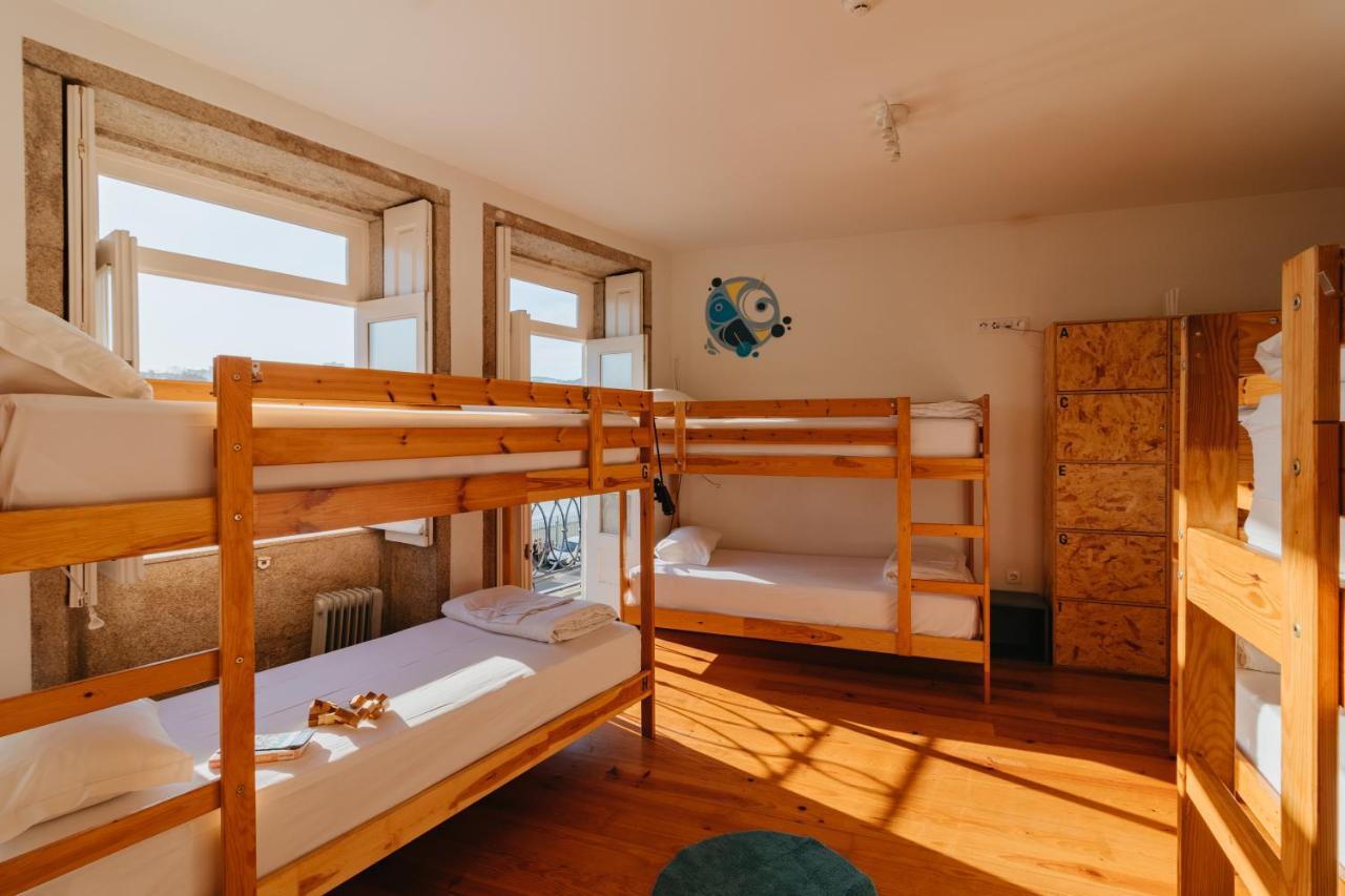 Bed 10-Bed Mixed Dormitory Room Private Bathroom River View